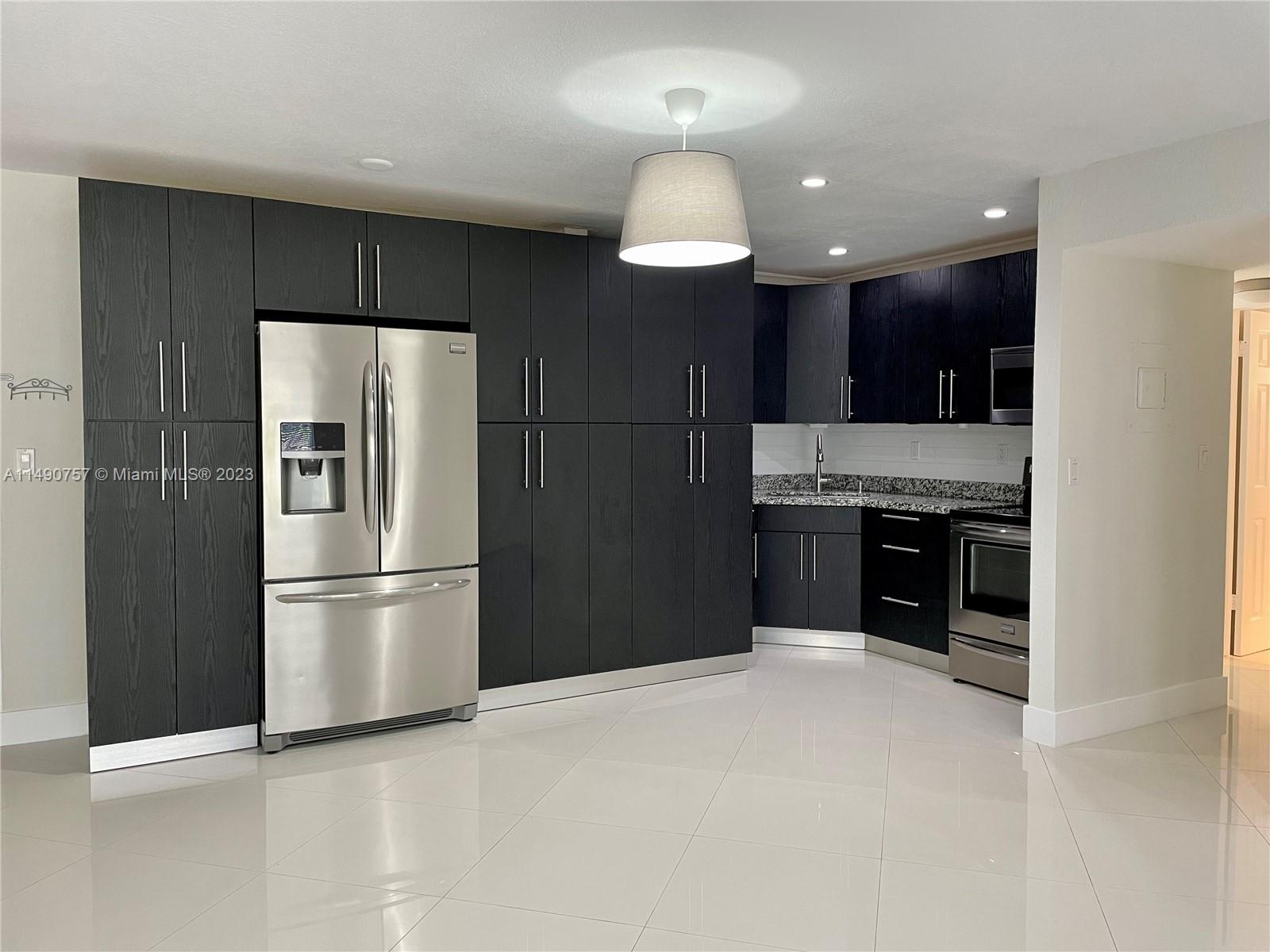 9483 SW 76th St Unit: N2