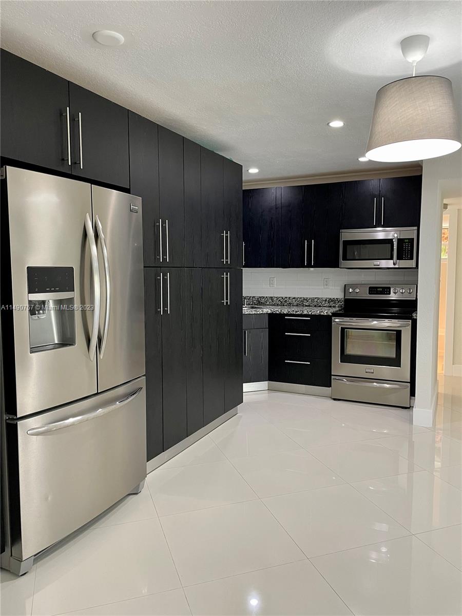 9483 SW 76th St Unit: N2