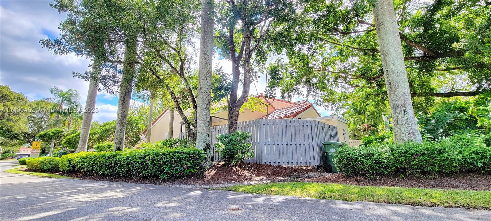 1351 Springside Dr Unit: 1351