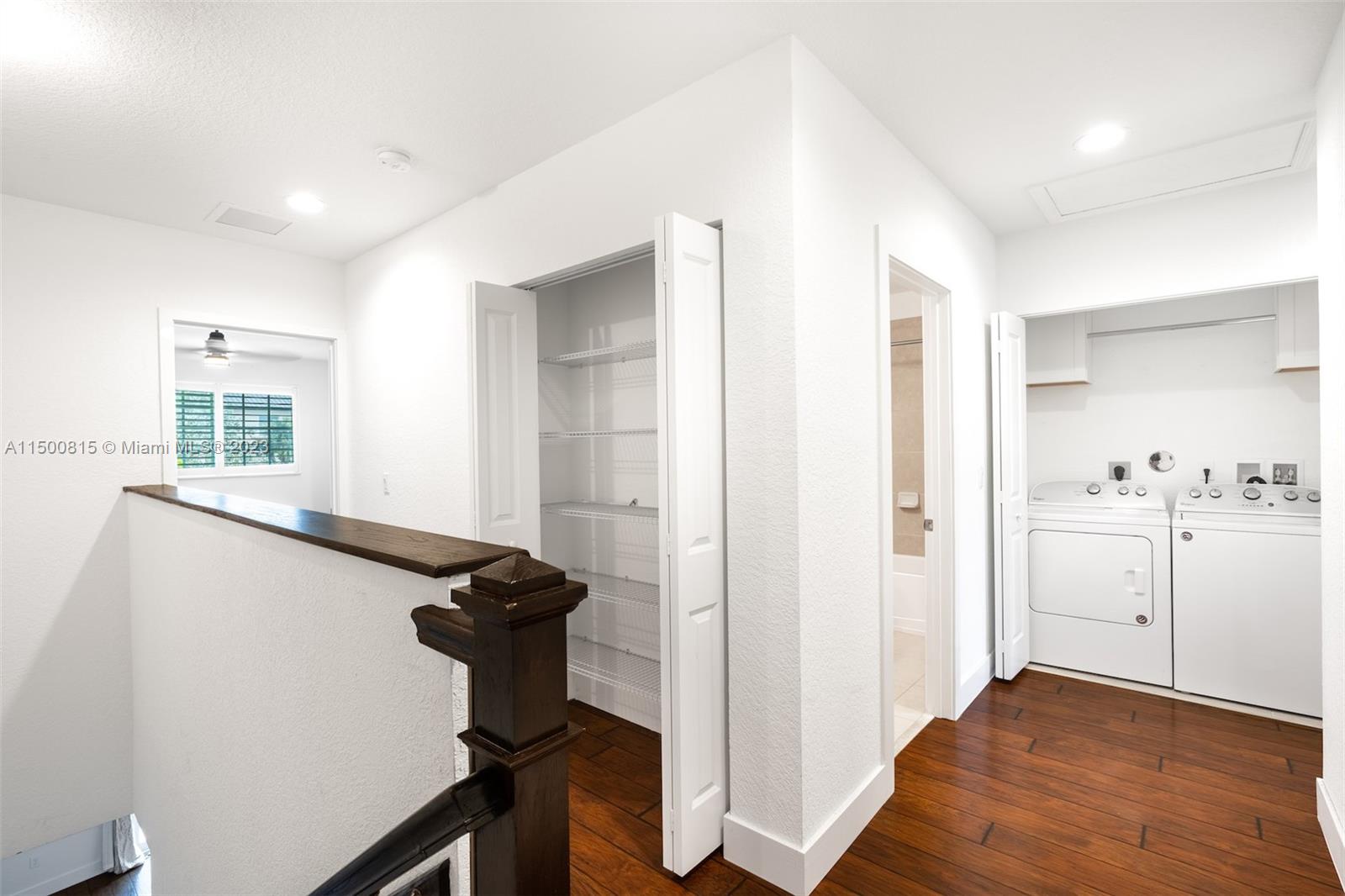 4652 Horseshoe Cir Unit: :
