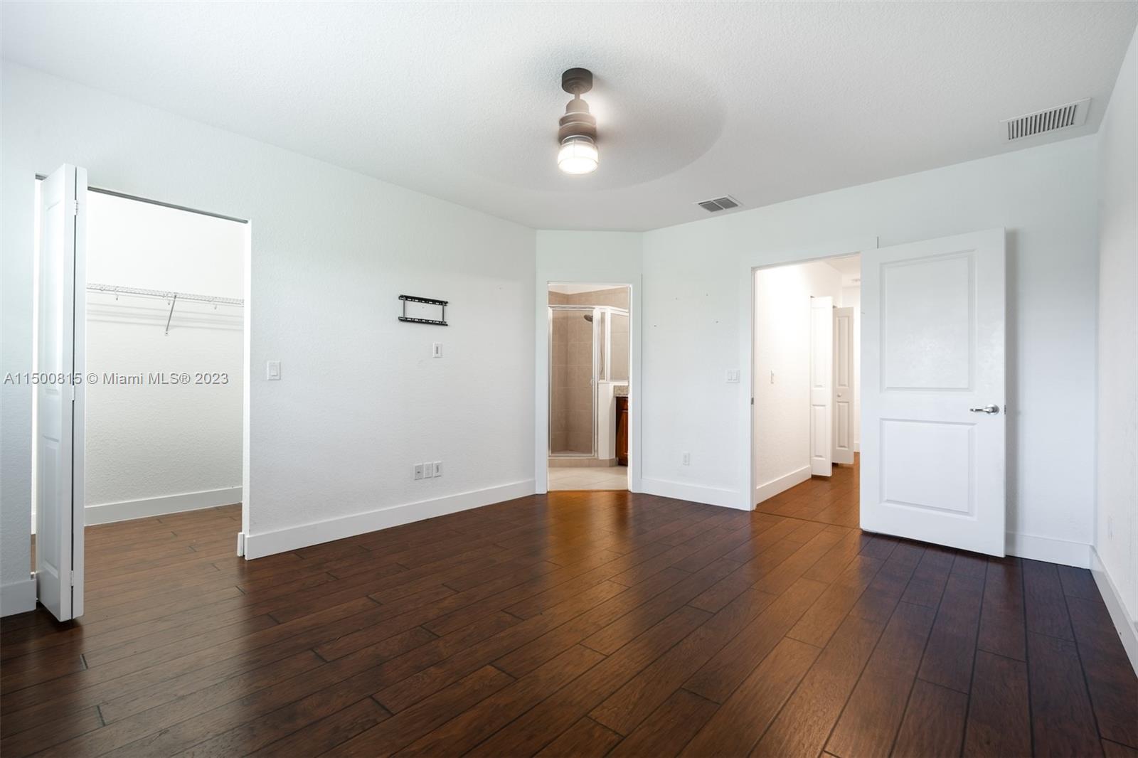 4652 Horseshoe Cir Unit: :