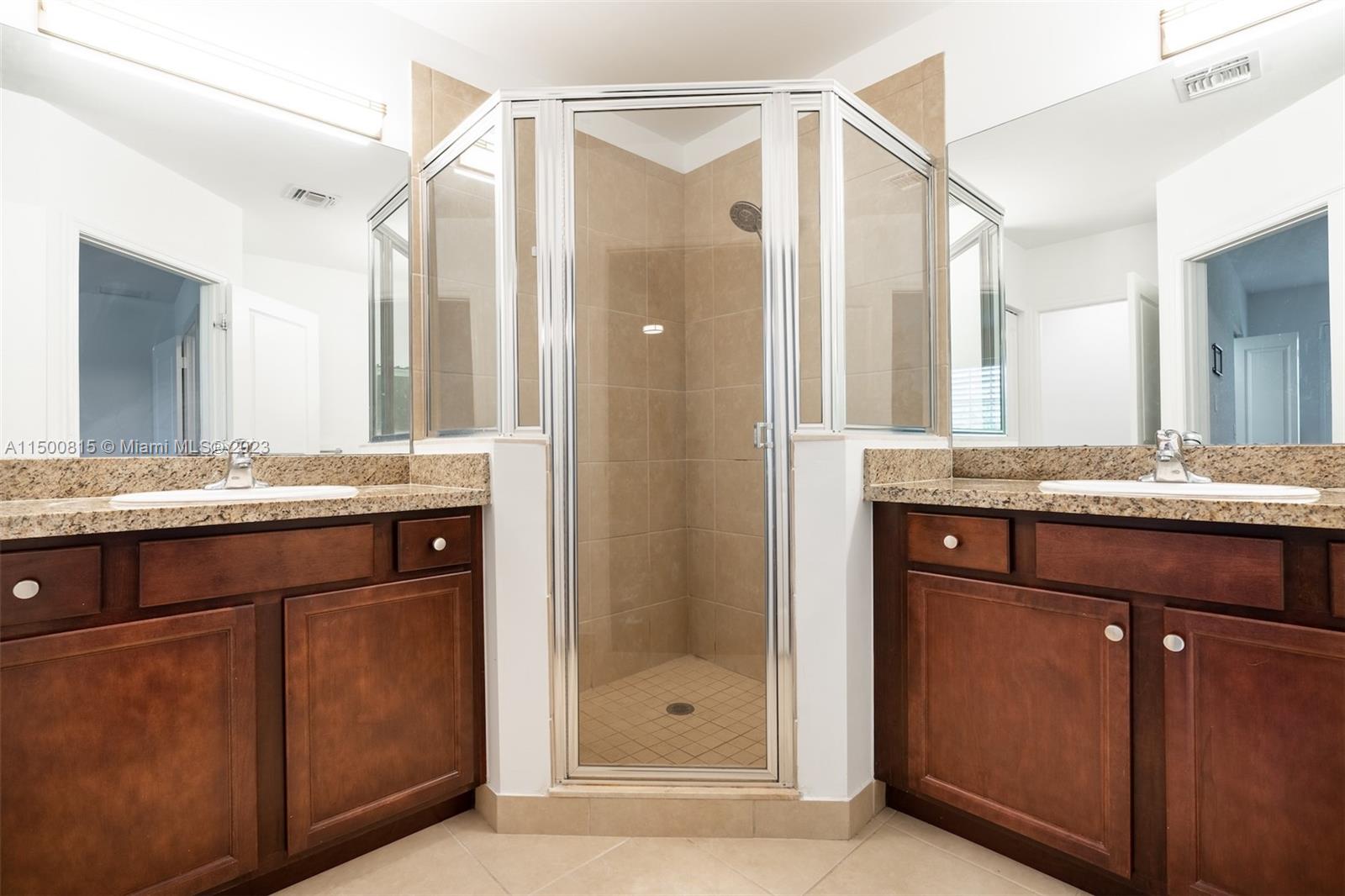 4652 Horseshoe Cir Unit: :