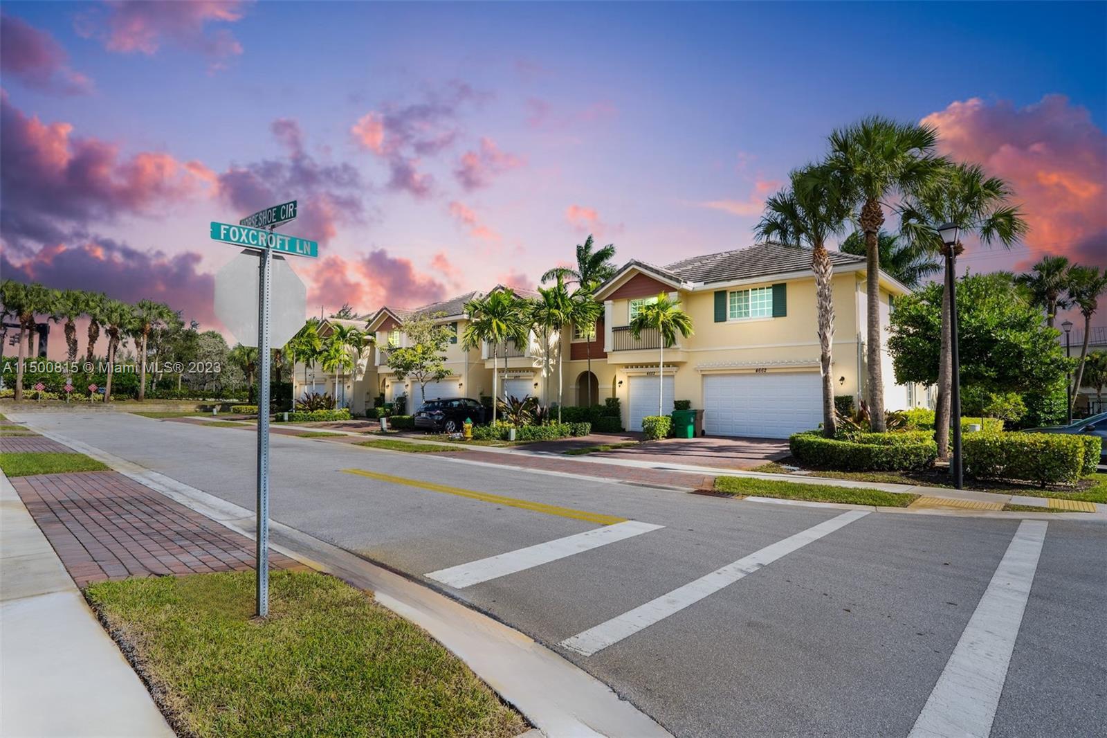 4652 Horseshoe Cir Unit: :