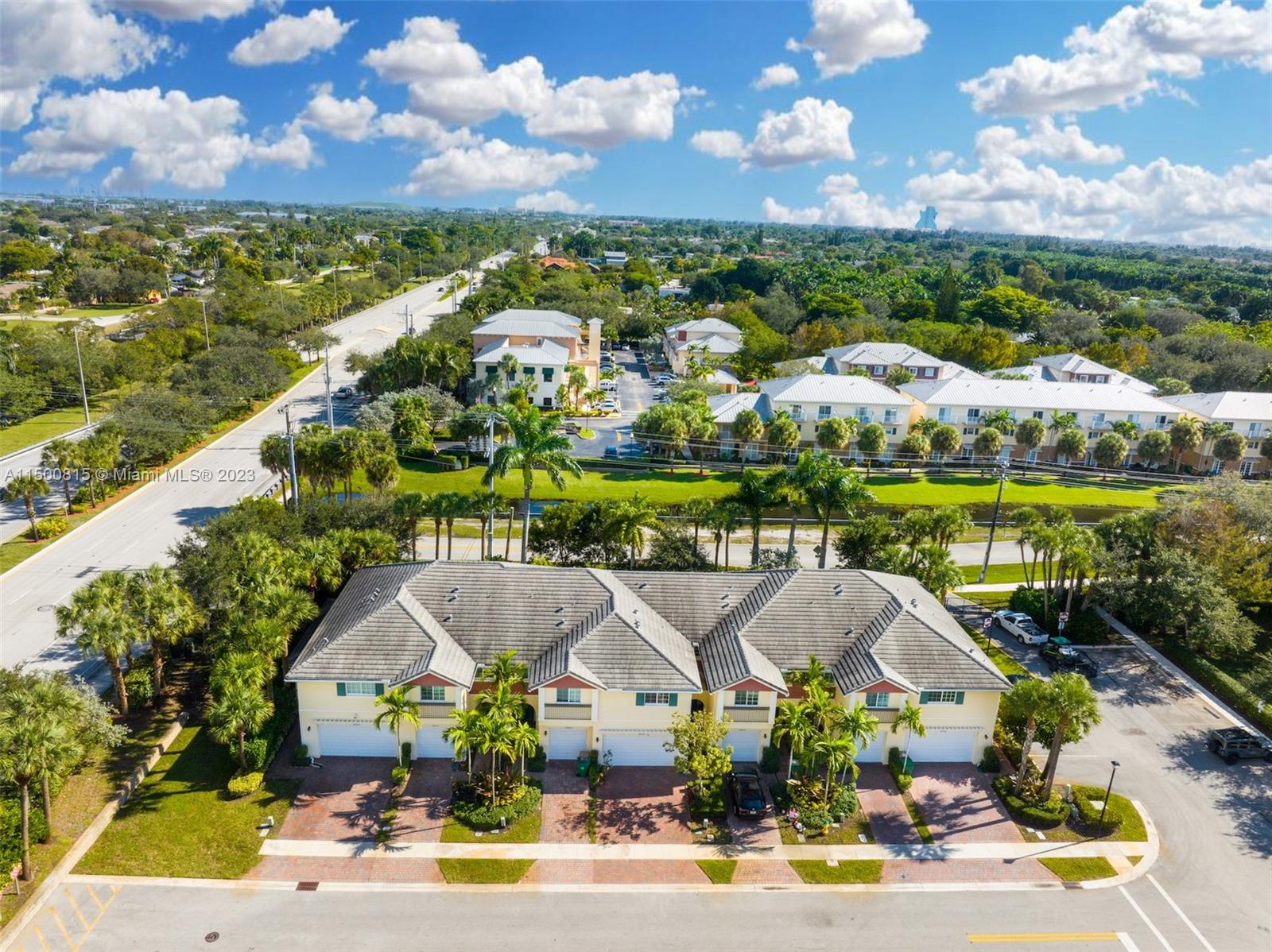 4652 Horseshoe Cir Unit: :
