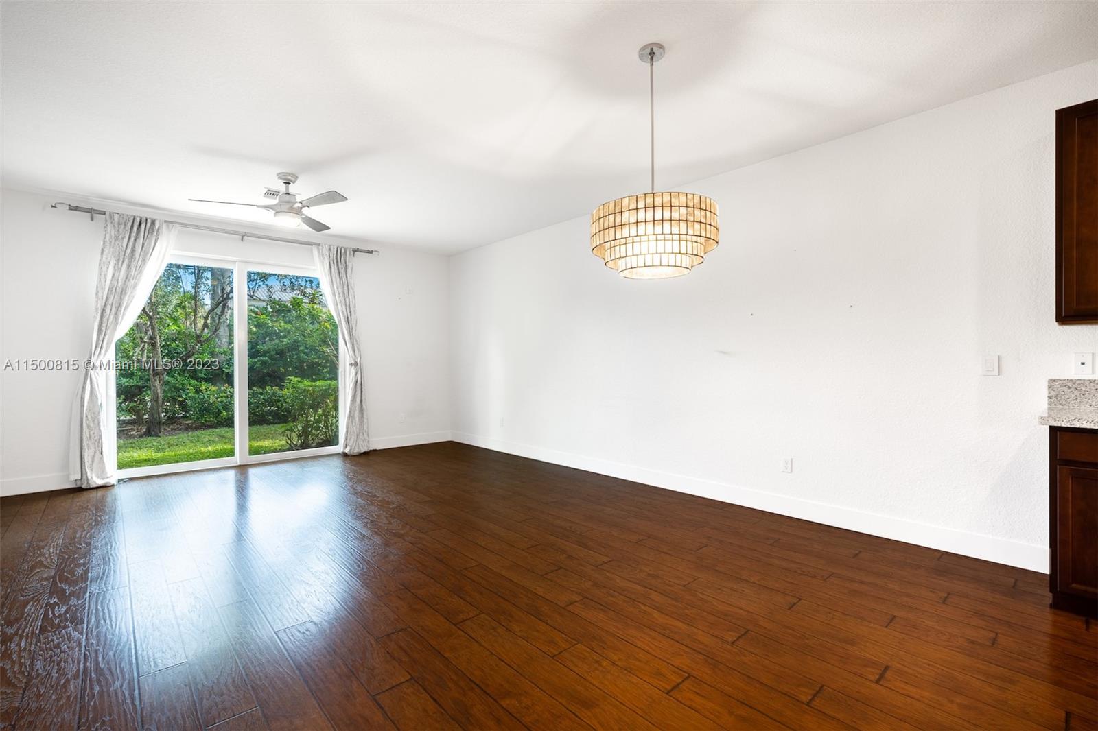 4652 Horseshoe Cir Unit: :