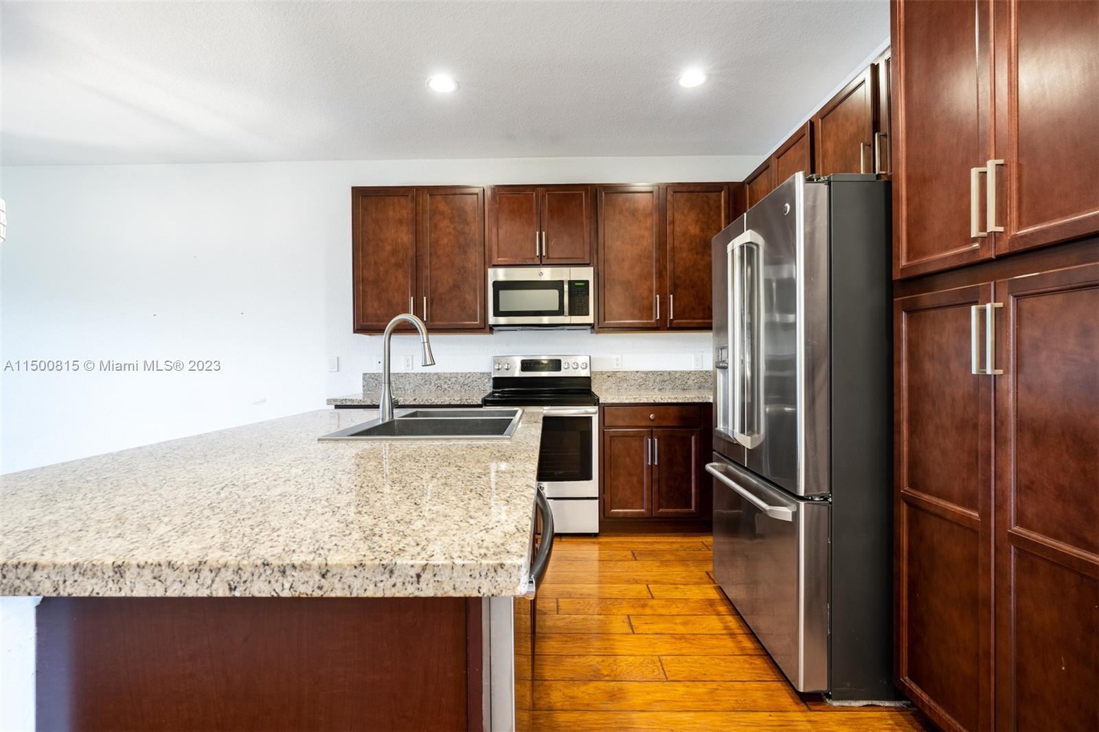 4652 Horseshoe Cir Unit: :