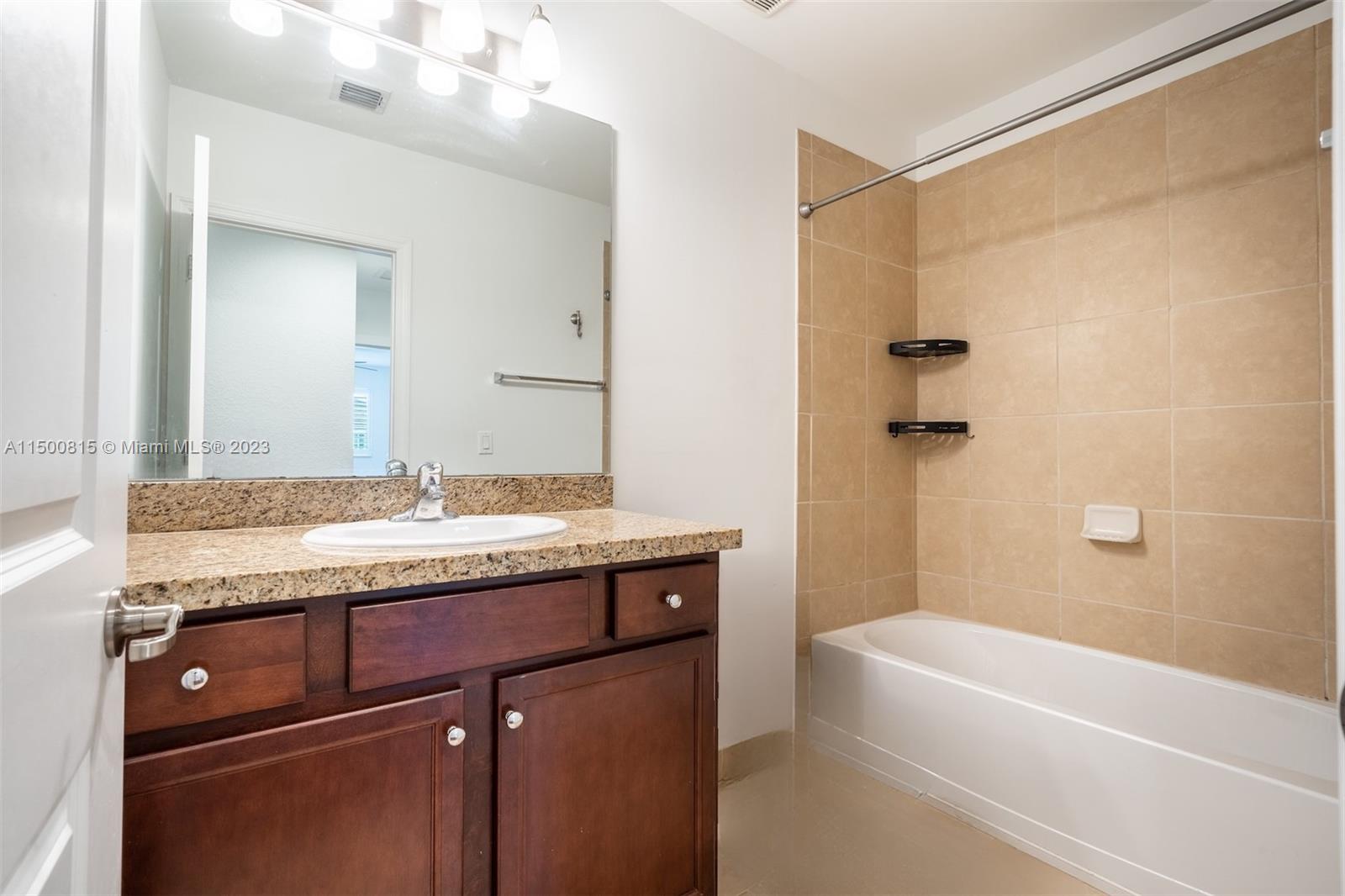 4652 Horseshoe Cir Unit: :