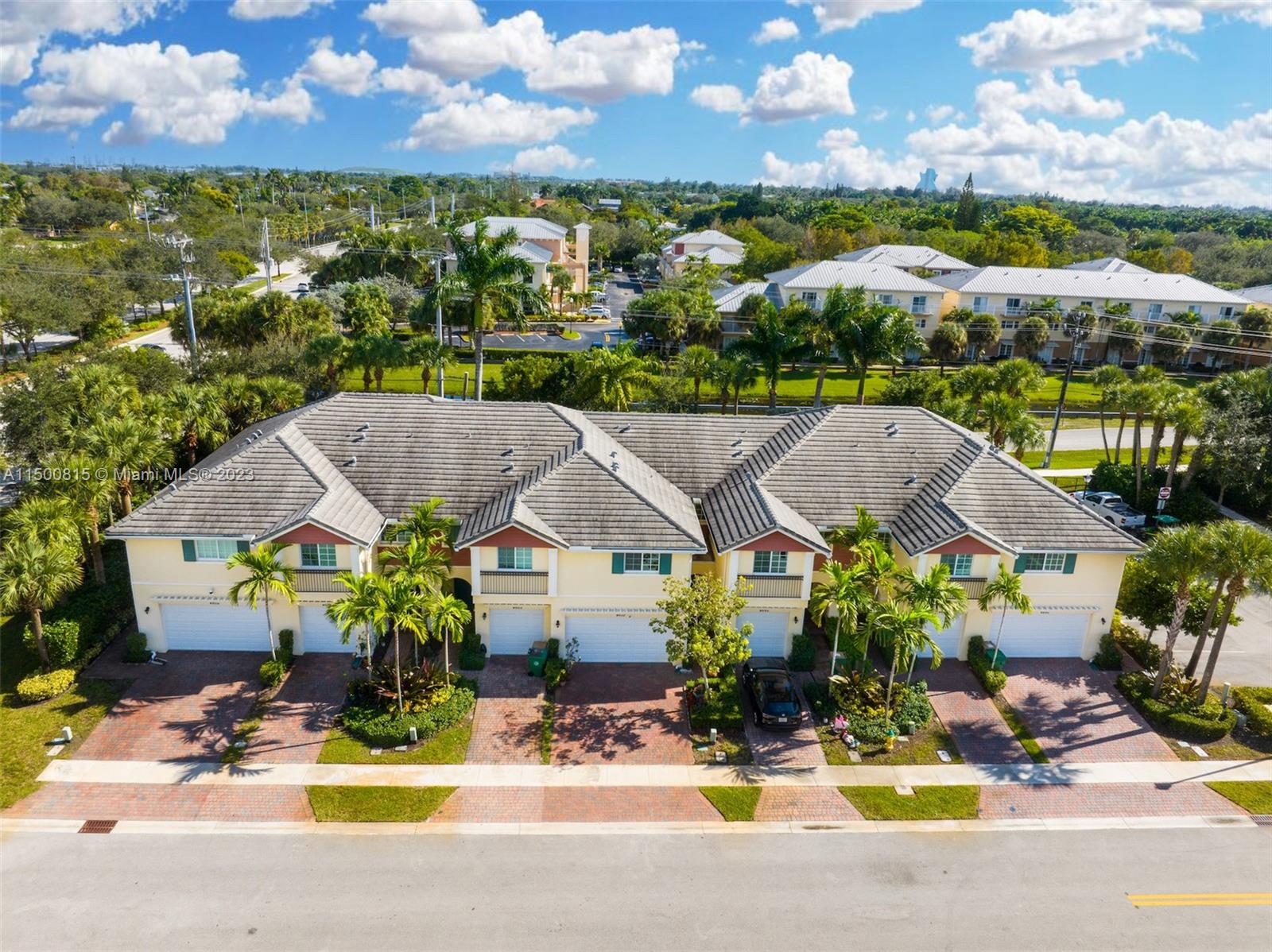 4652 Horseshoe Cir Unit: :