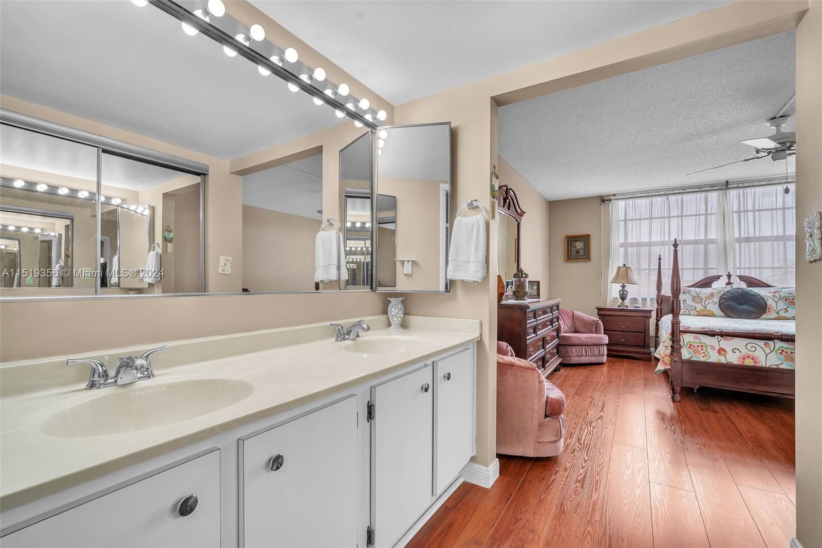 1000 Colony Point Cir Unit: 414