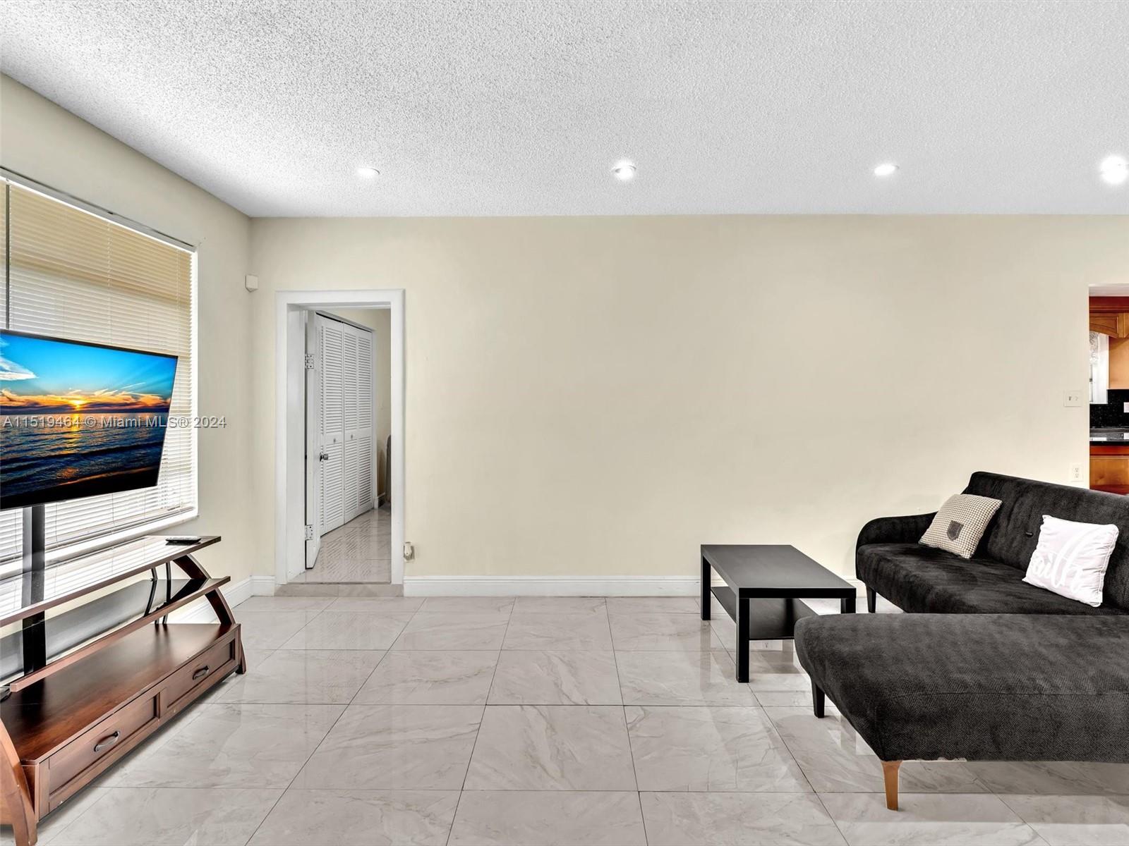 636 SW 4th Ct Unit: 636