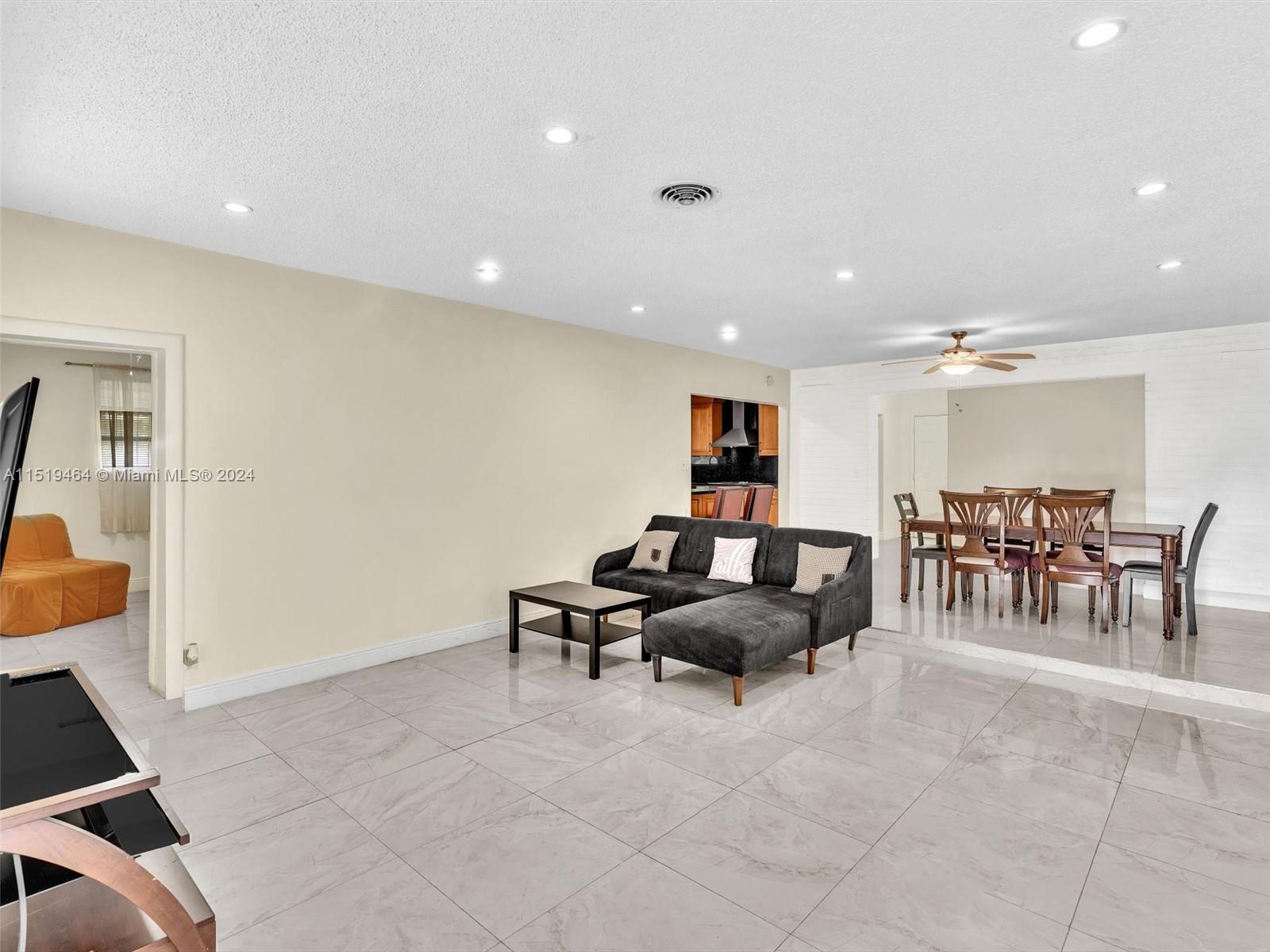 636 SW 4th Ct Unit: 636