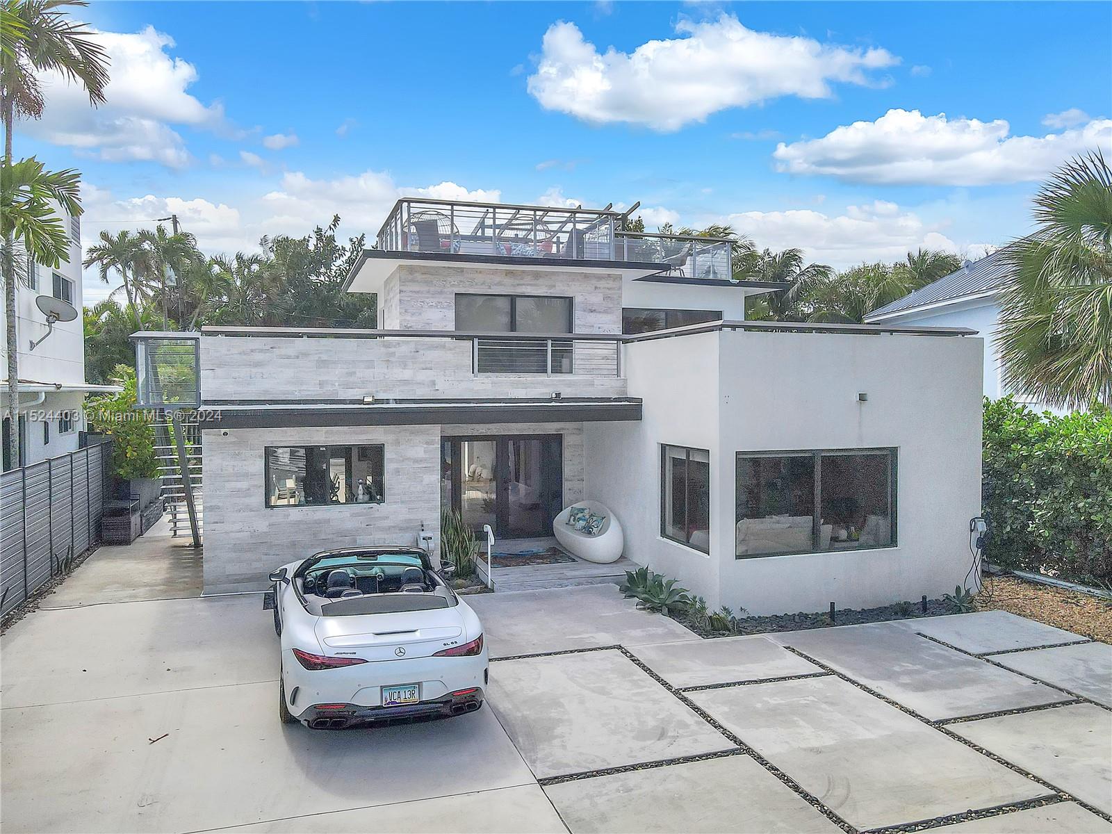 3304 NE 15th Ct