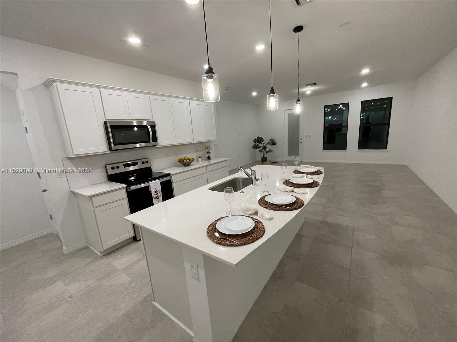 8366 NW 7th Ct