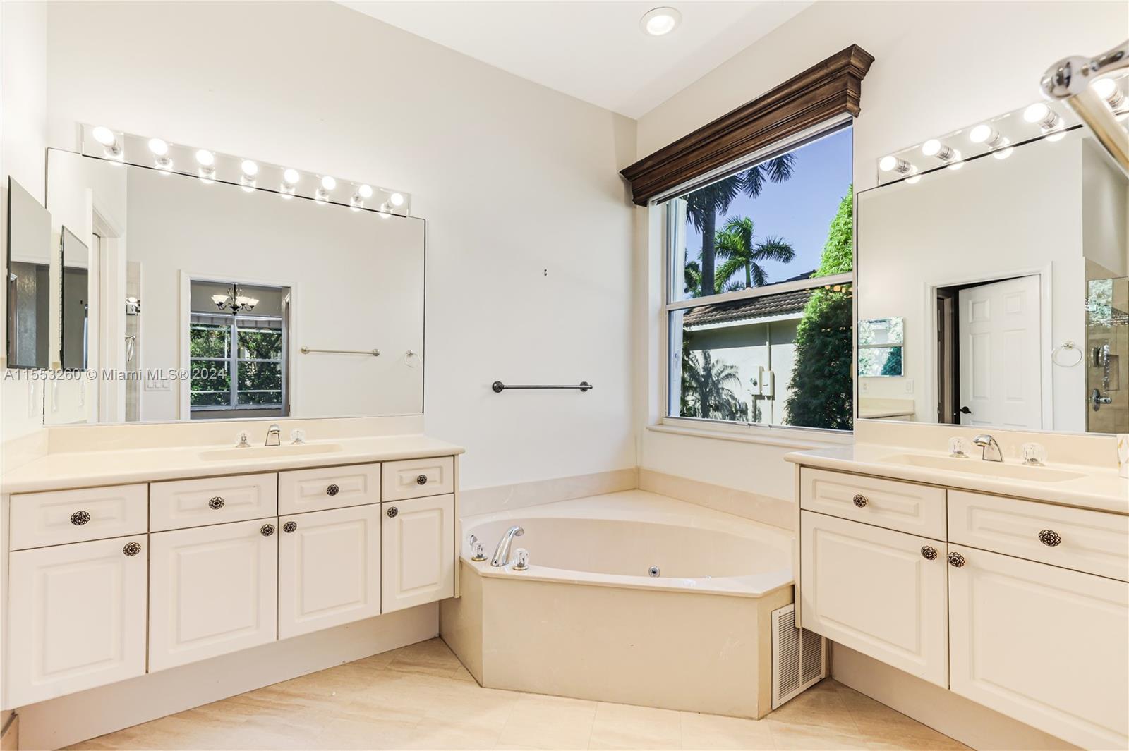 1935 Harbor View Cir