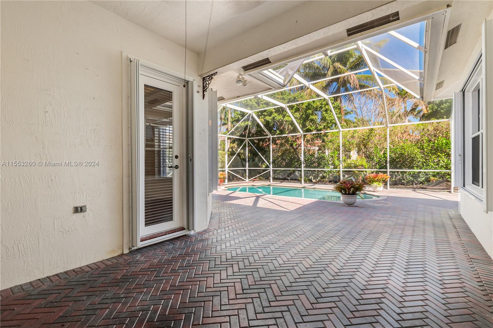 1935 Harbor View Cir