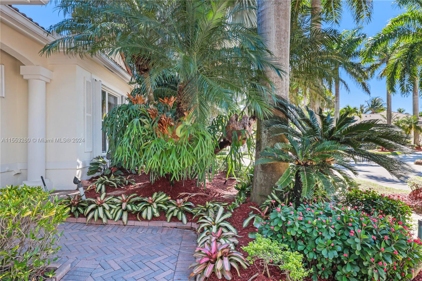 1935 Harbor View Cir