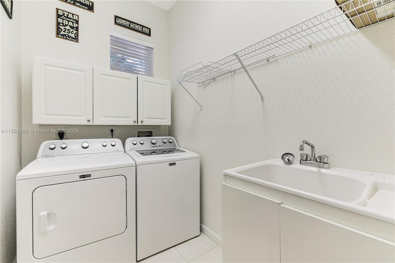 1935 Harbor View Cir
