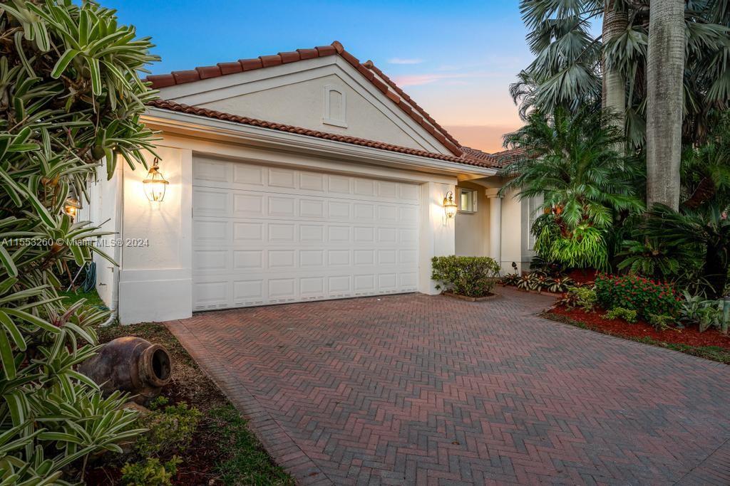 1935 Harbor View Cir