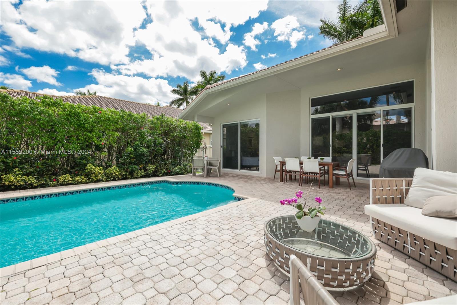 1611 Victoria Pointe Ln