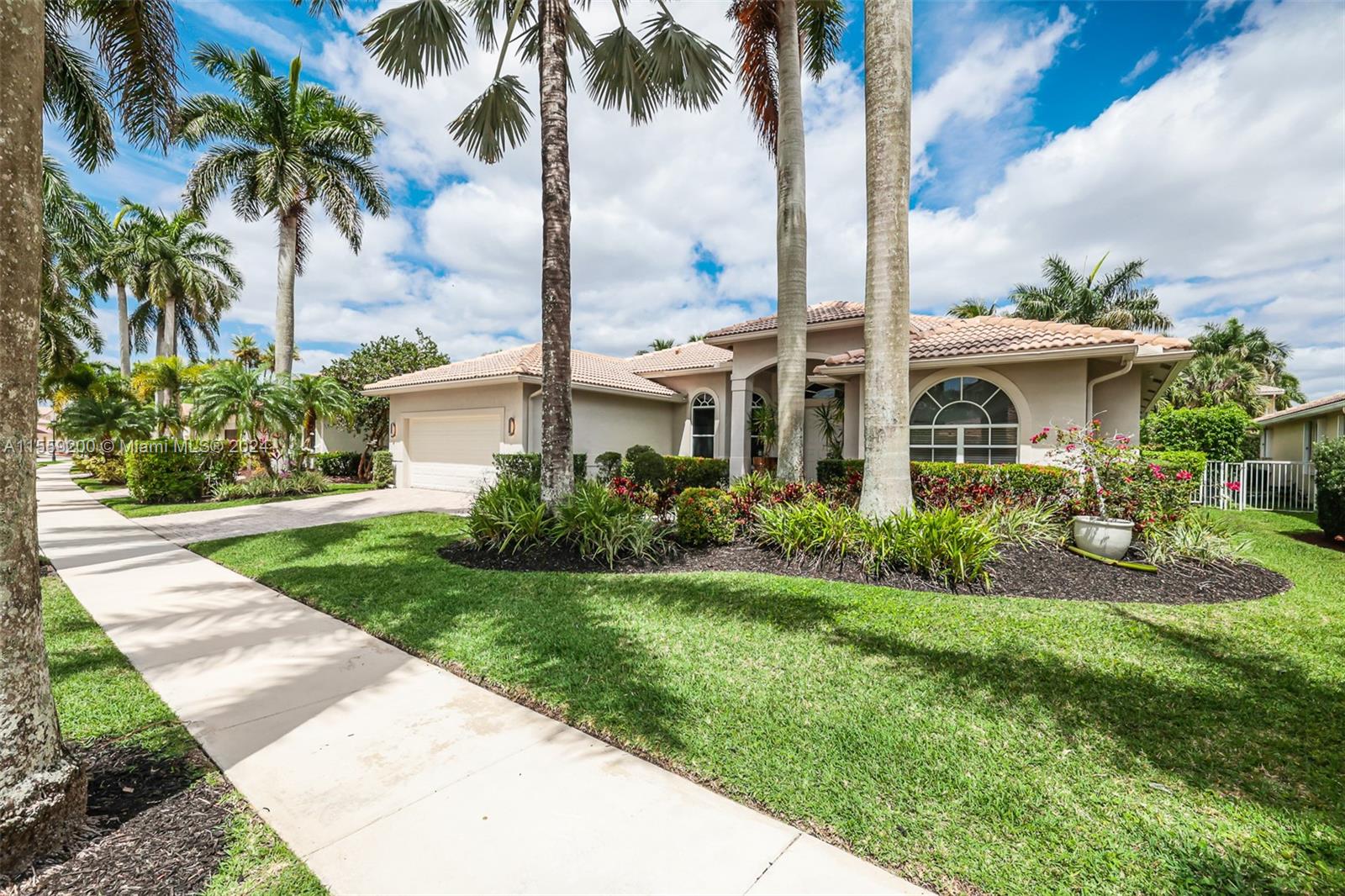 1611 Victoria Pointe Ln