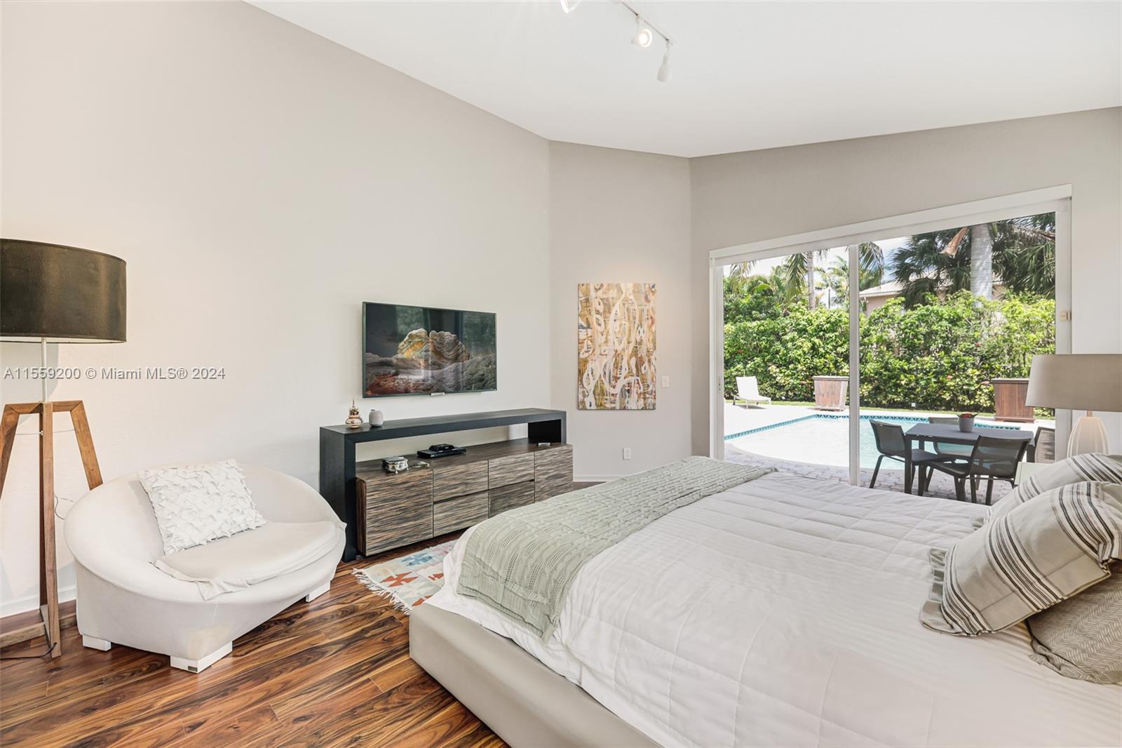 1611 Victoria Pointe Ln
