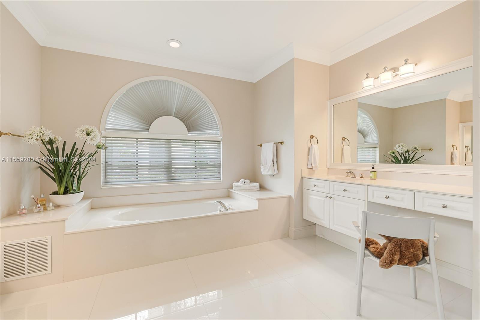 1611 Victoria Pointe Ln