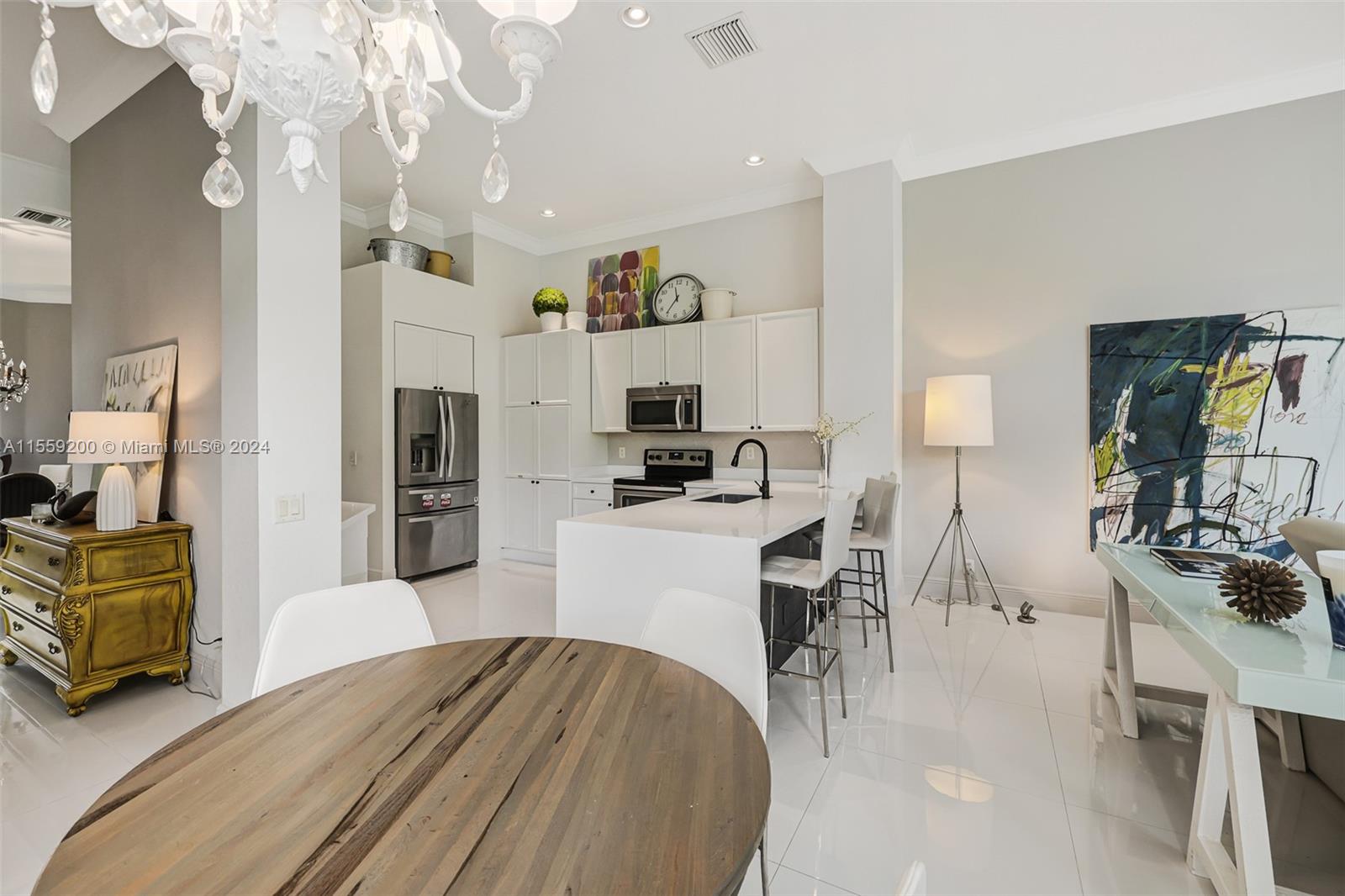 1611 Victoria Pointe Ln