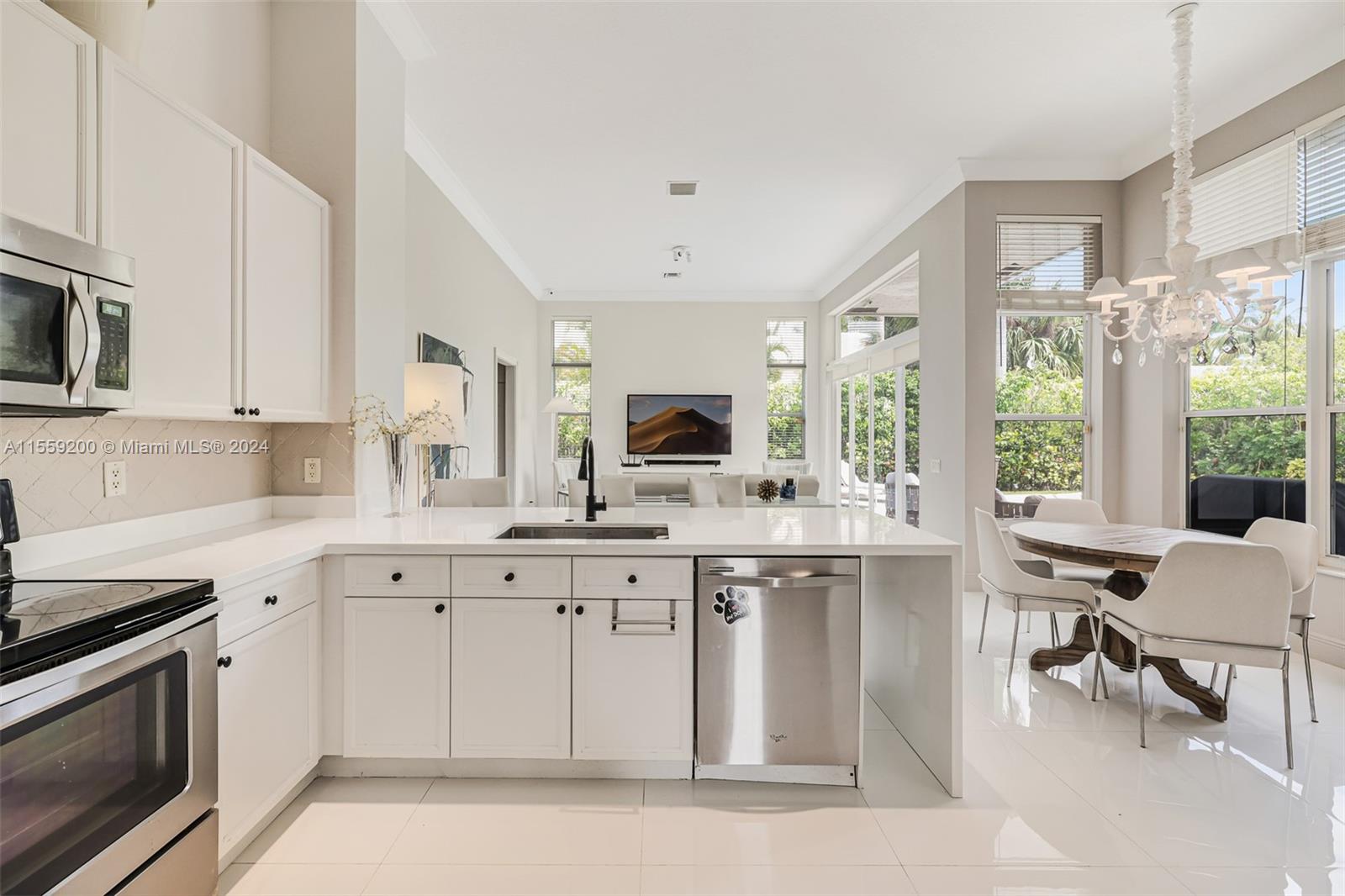 1611 Victoria Pointe Ln