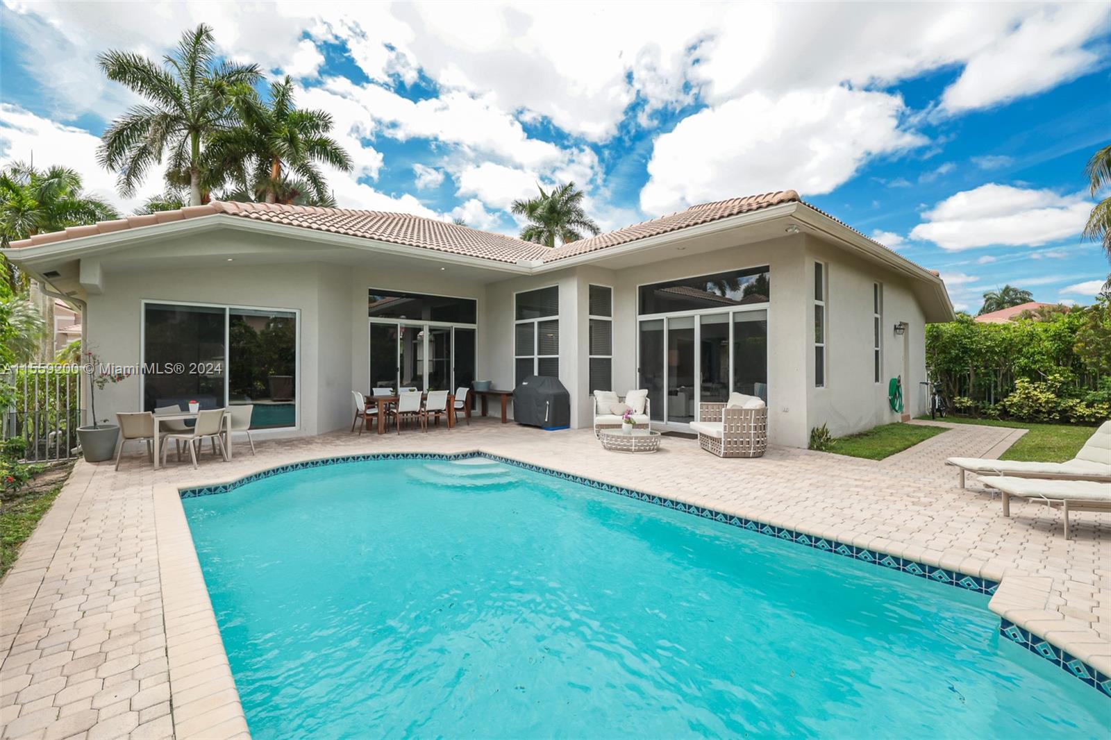 1611 Victoria Pointe Ln