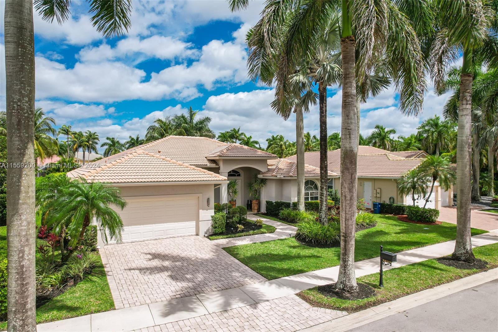 1611 Victoria Pointe Ln