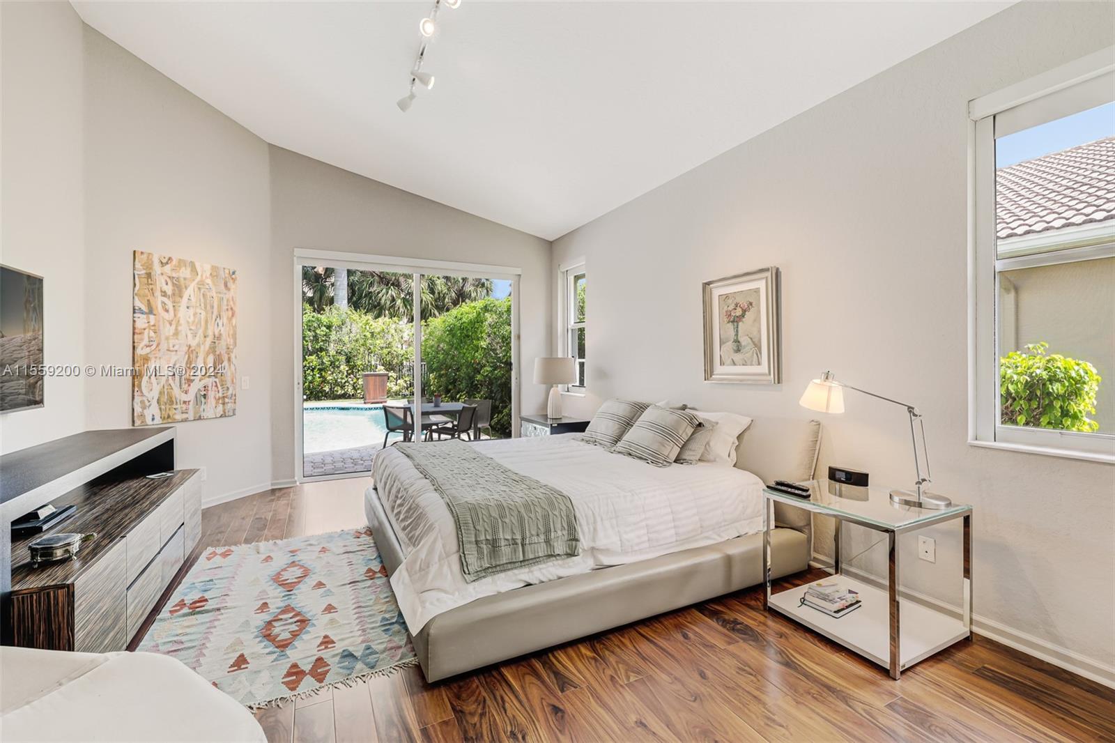 1611 Victoria Pointe Ln