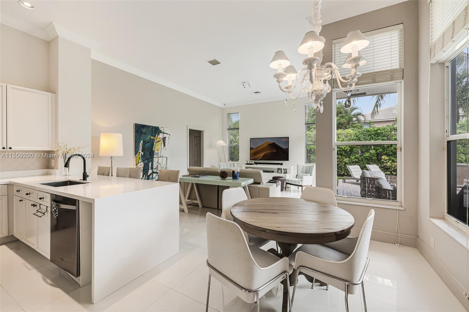 1611 Victoria Pointe Ln
