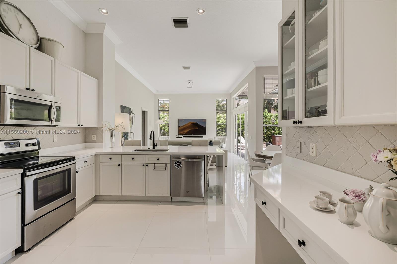 1611 Victoria Pointe Ln