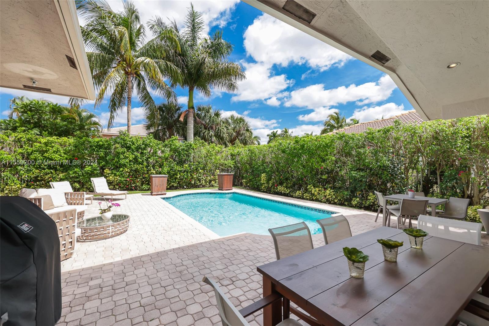 1611 Victoria Pointe Ln