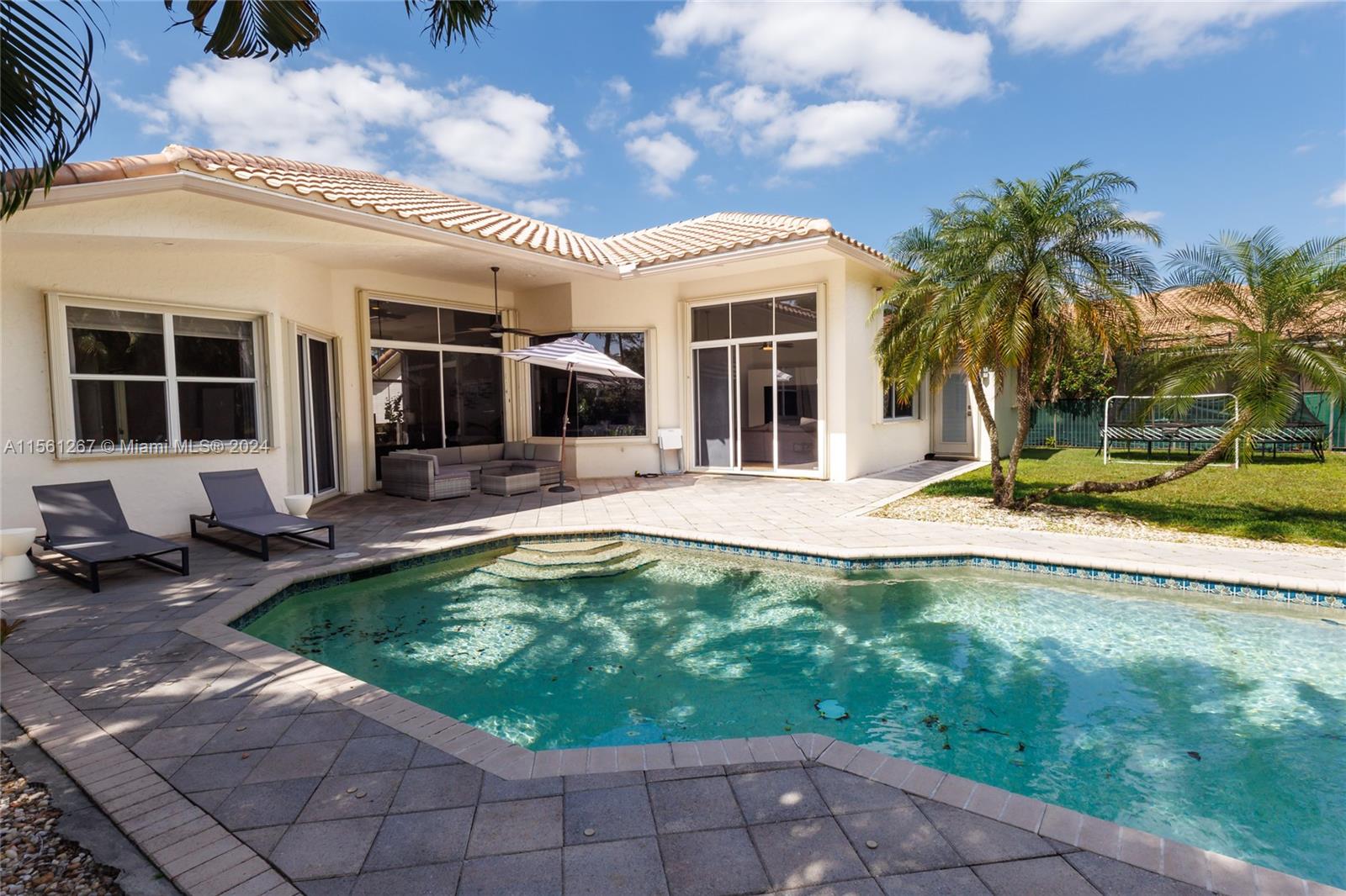 280 Landings Blvd
