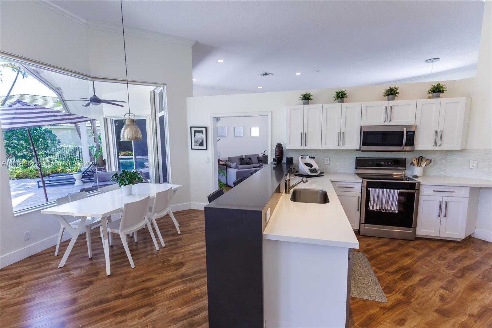 280 Landings Blvd