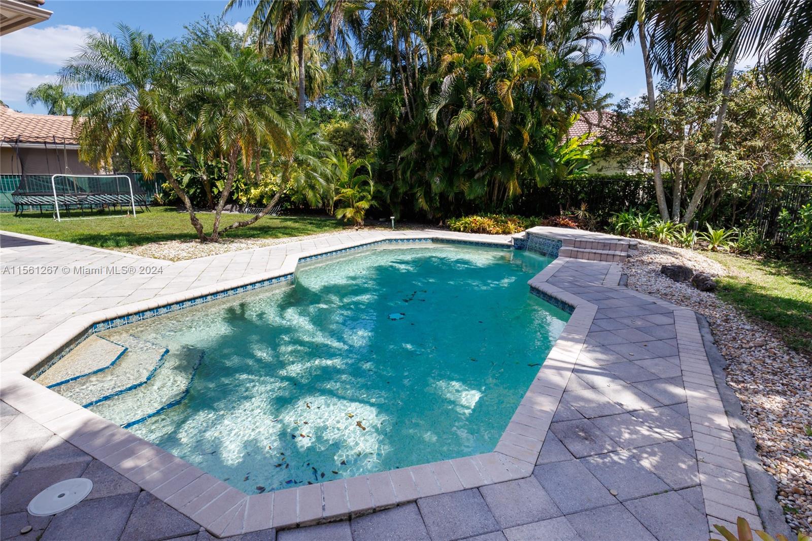 280 Landings Blvd