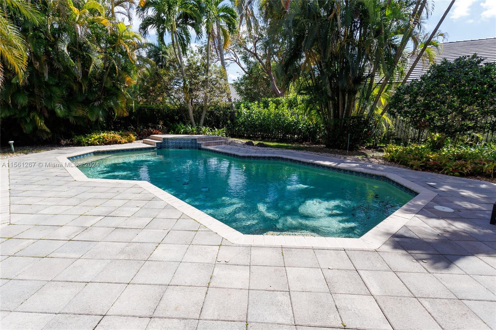 280 Landings Blvd