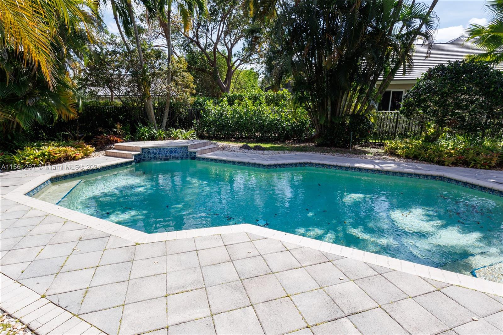 280 Landings Blvd