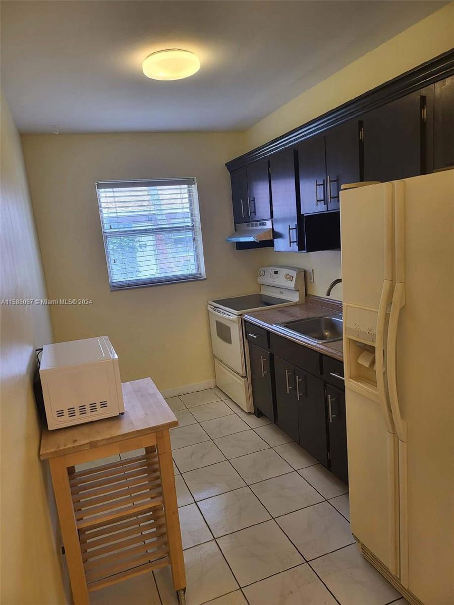 7340 NW 37th St # 4 Unit: 1-4