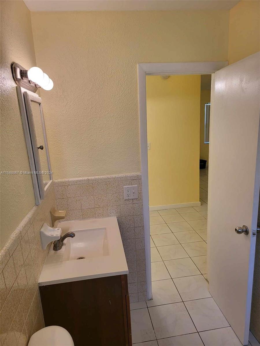 7340 NW 37th St # 4 Unit: 1-4