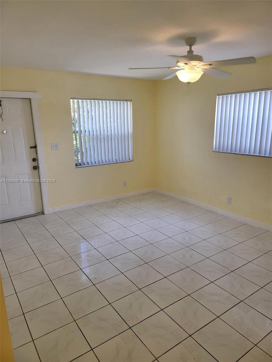 7340 NW 37th St # 4 Unit: 1-4