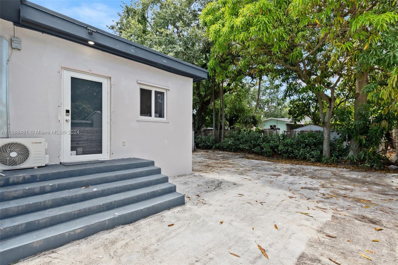 24 NW 50th St