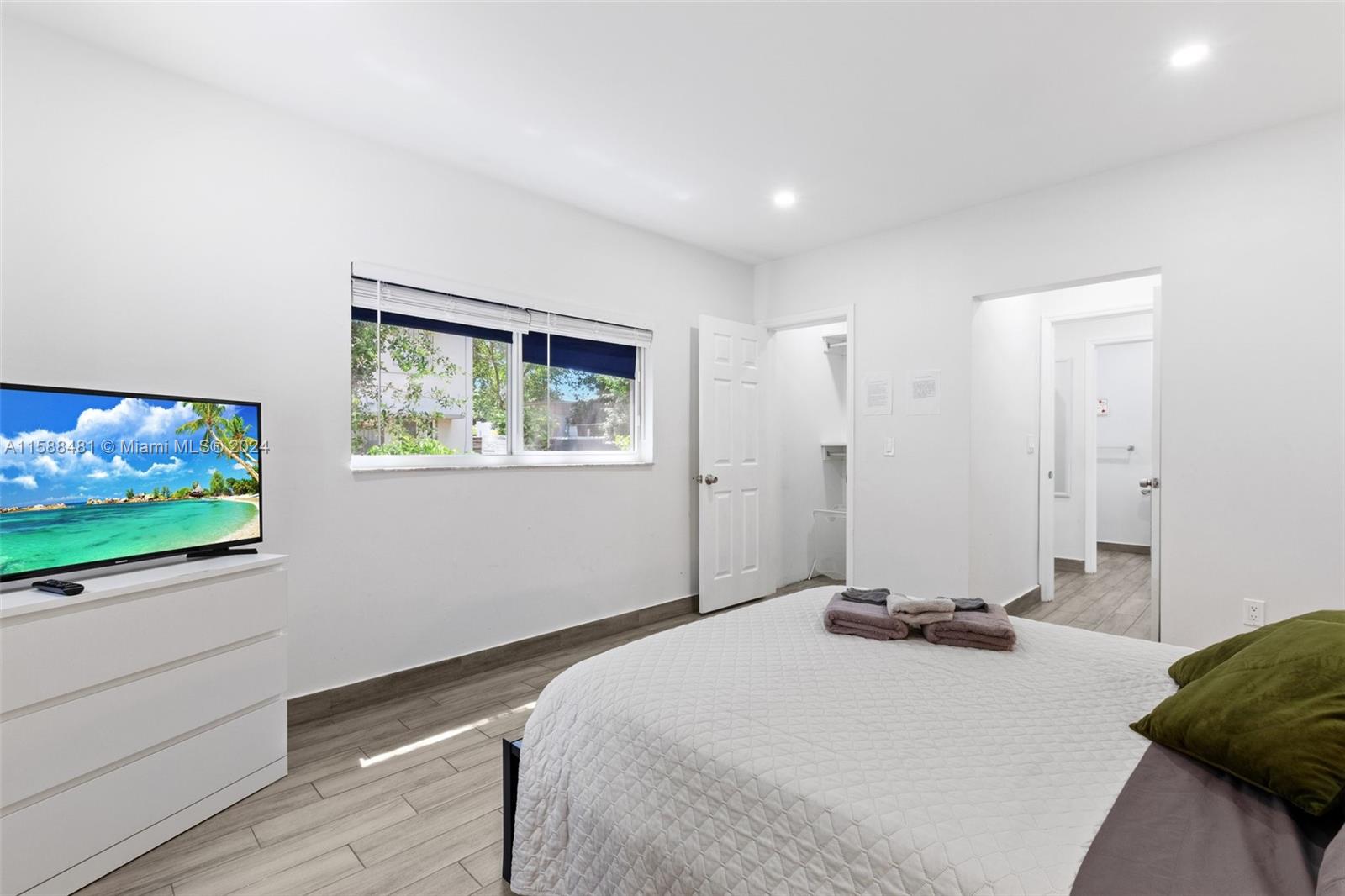 24 NW 50th St