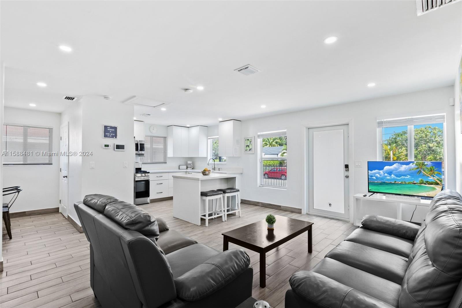 24 NW 50th St