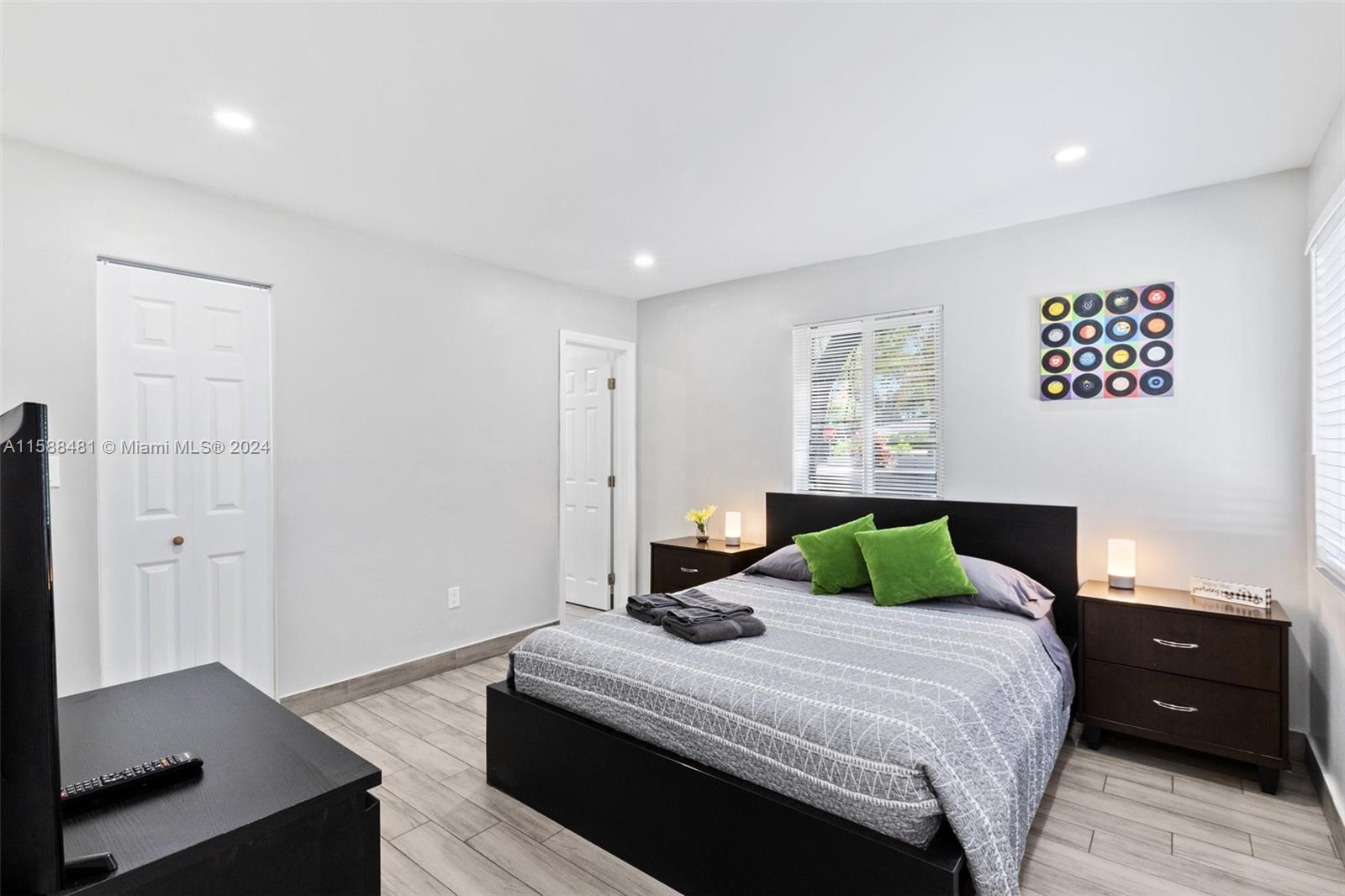 24 NW 50th St