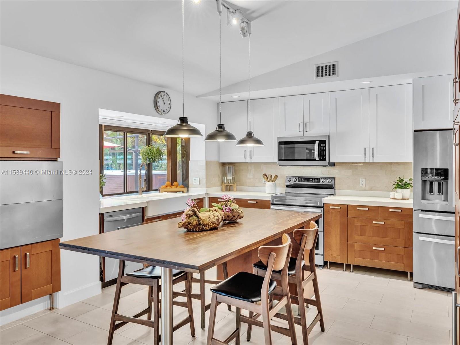 5600 Knighthurst Way