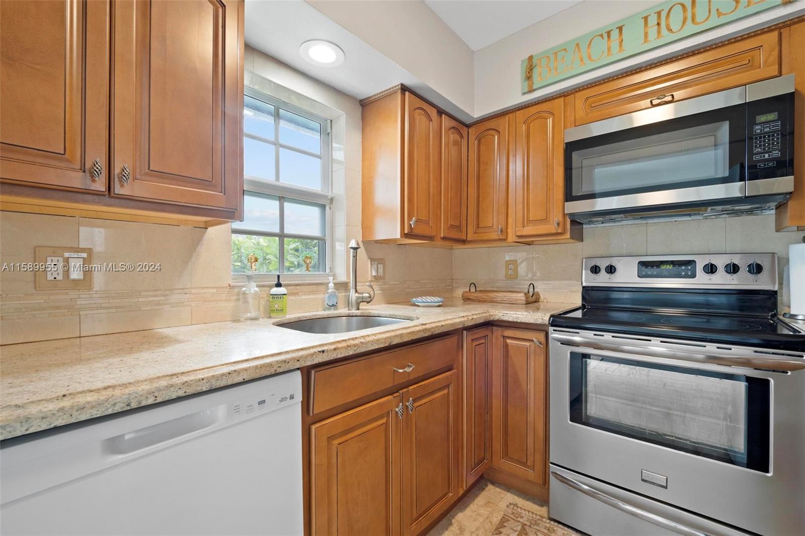 2708 NE 14th St Cswy # 2