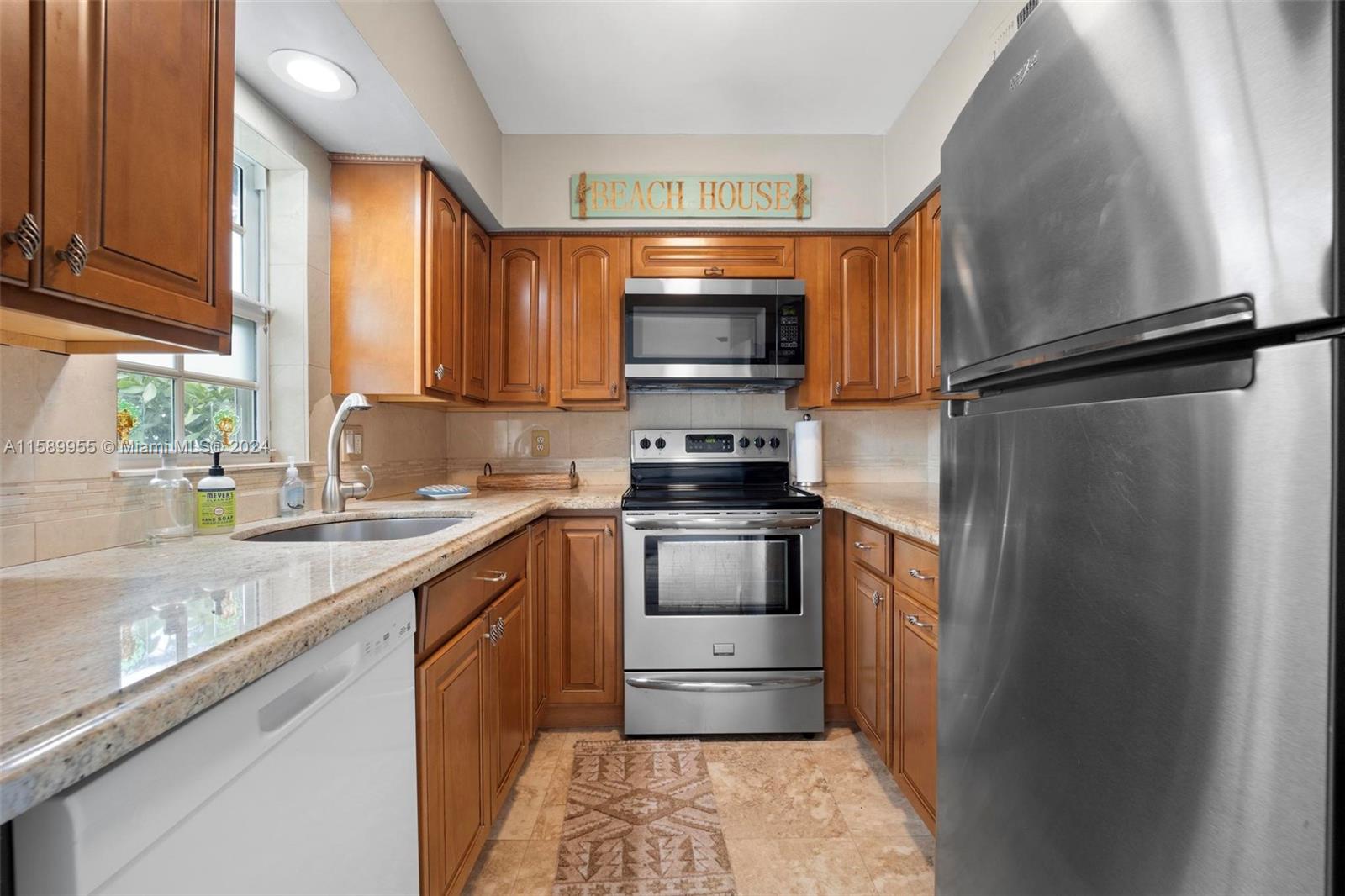 2708 NE 14th St Cswy # 2