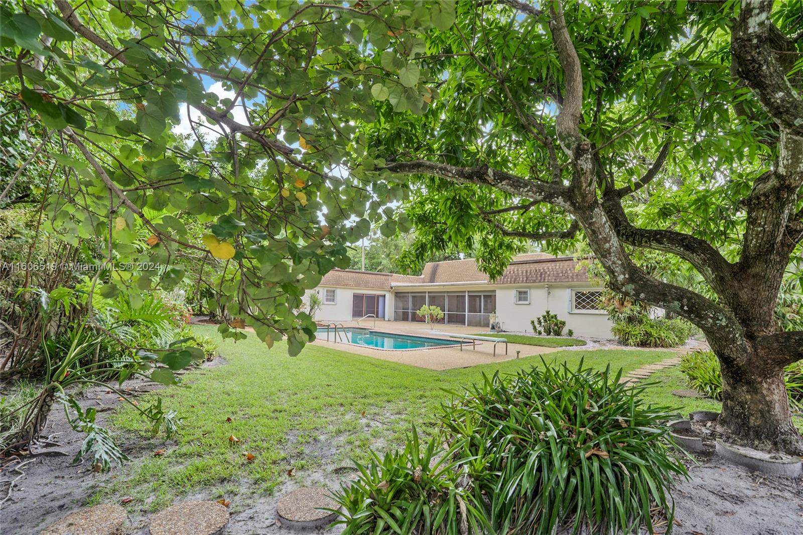 6541 E Tropical Way